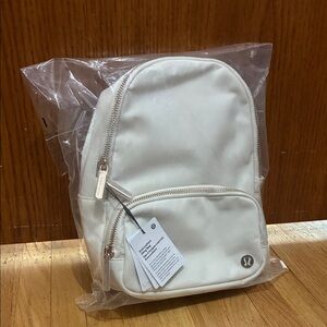 lululemon Everywhere Sling Bag